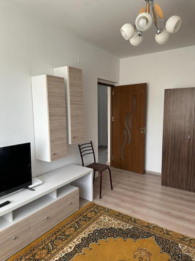 Velovan Apartment Craiova Bagian luar foto