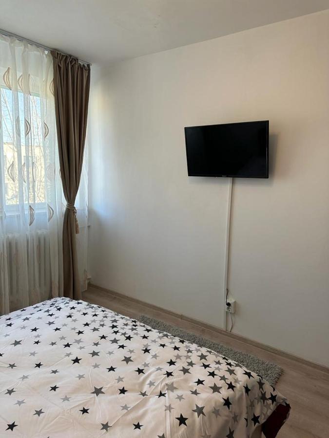 Velovan Apartment Craiova Bagian luar foto