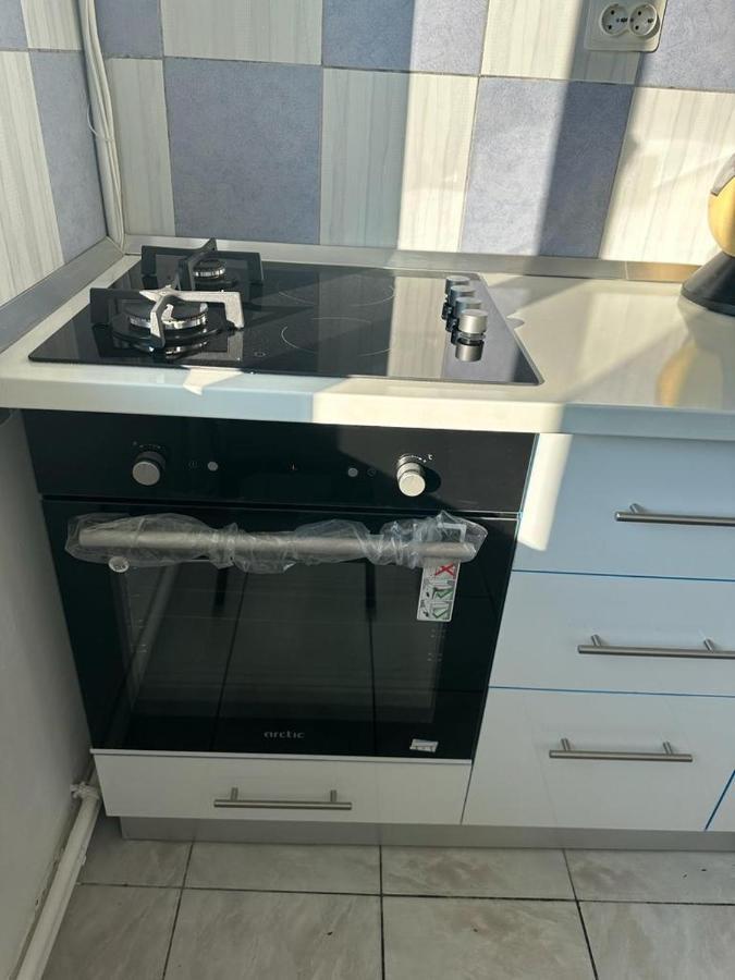 Velovan Apartment Craiova Bagian luar foto